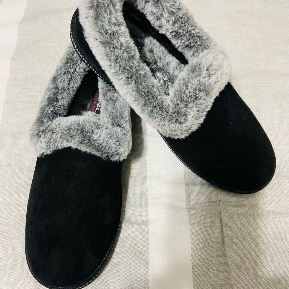 Brand New Women’s Skechers Memory Foam Slippers